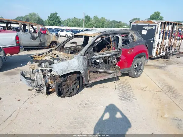 3C4NJDDB1JT185864 2018 JEEP COMPASS - Image 2