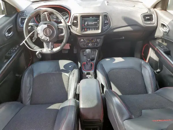 3C4NJDDB1JT205269 2018 JEEP COMPASS - Image 8