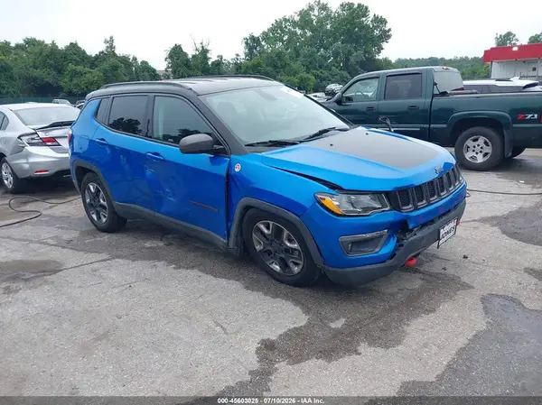 3C4NJDDB1JT212688 2018 JEEP COMPASS - Image 1