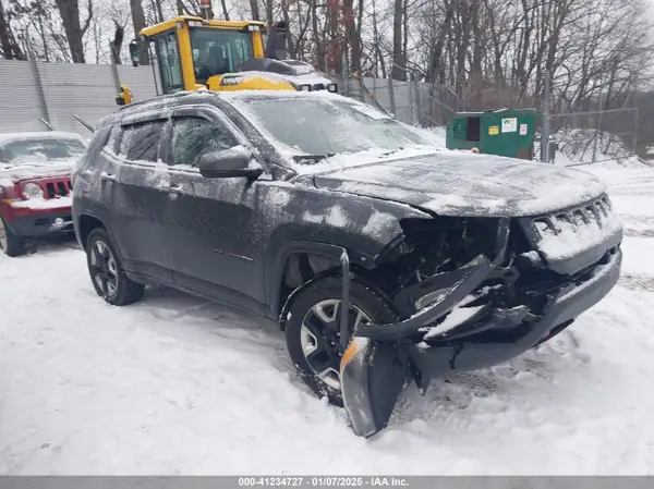 3C4NJDDB1JT238739 2018 JEEP COMPASS - Image 1