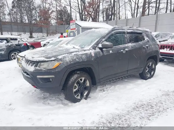 3C4NJDDB1JT238739 2018 JEEP COMPASS - Image 2