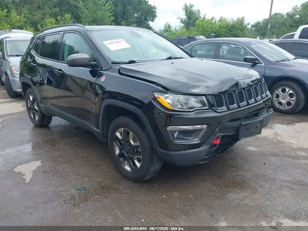 3C4NJDDB1JT264032 2018 JEEP COMPASS - Image 1