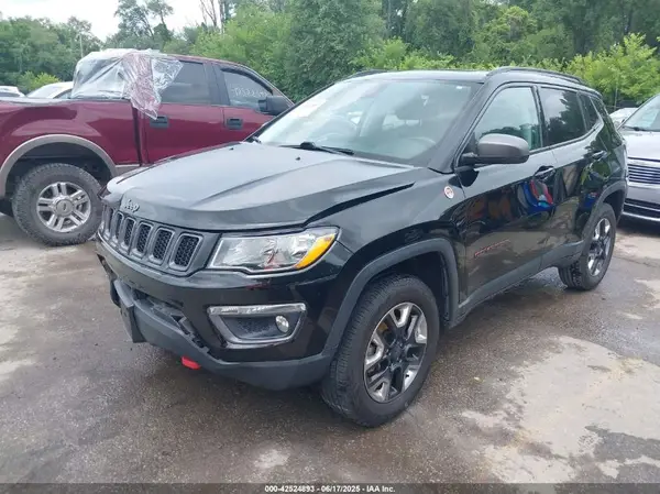 3C4NJDDB1JT264032 2018 JEEP COMPASS - Image 2