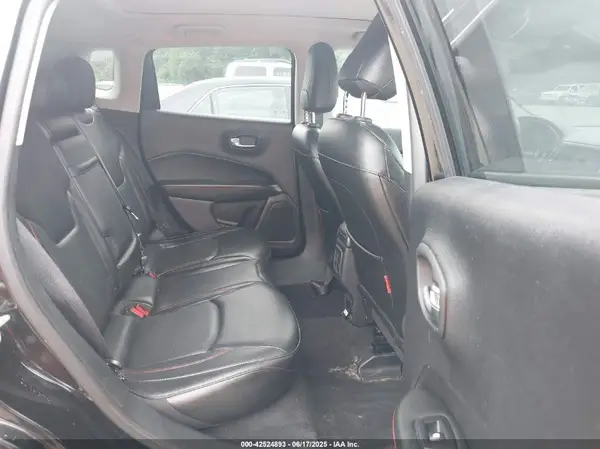3C4NJDDB1JT264032 2018 JEEP COMPASS - Image 8