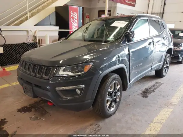 3C4NJDDB1JT284152 2018 JEEP COMPASS - Image 2