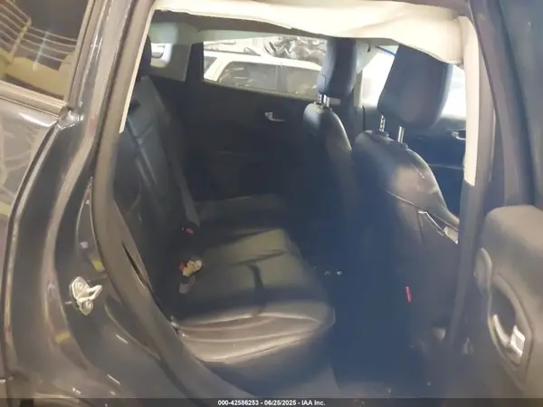 3C4NJDDB1JT284152 2018 JEEP COMPASS - Image 8