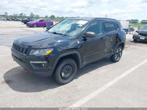 3C4NJDDB1JT308207 2018 JEEP COMPASS - Image 2
