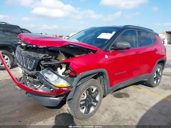 3C4NJDDB1JT314153 2018 JEEP COMPASS - Image 2