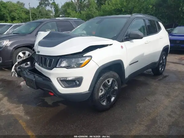 3C4NJDDB1JT404029 2018 JEEP COMPASS - Image 2