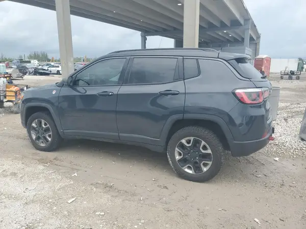 3C4NJDDB1JT410185 2018 JEEP COMPASS - Image 2