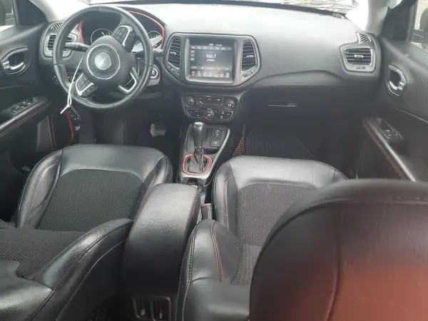 3C4NJDDB1JT410185 2018 JEEP COMPASS - Image 8