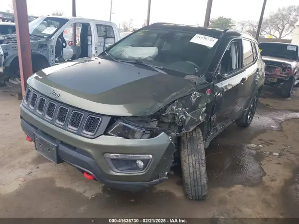 3C4NJDDB1JT419422 2018 JEEP COMPASS - Image 2