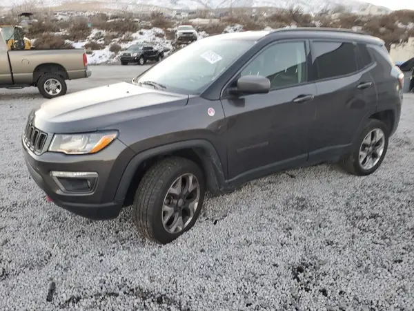 3C4NJDDB1JT441565 2018 JEEP COMPASS - Image 1