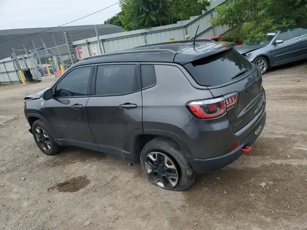 3C4NJDDB1JT450945 2018 JEEP COMPASS - Image 2