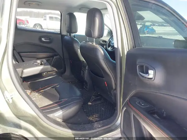 3C4NJDDB1JT463694 2018 JEEP COMPASS - Image 8