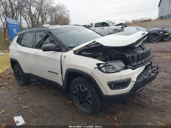 3C4NJDDB1JT485307 2018 JEEP COMPASS - Image 1
