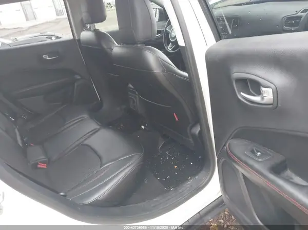 3C4NJDDB1JT485307 2018 JEEP COMPASS - Image 8