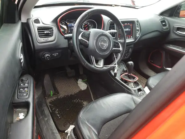 3C4NJDDB1KT628662 2019 JEEP COMPASS - Image 8
