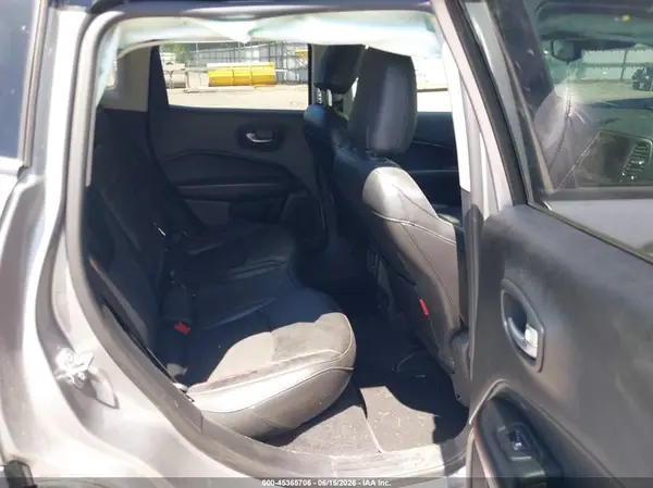 3C4NJDDB1KT645249 2019 JEEP COMPASS - Image 8