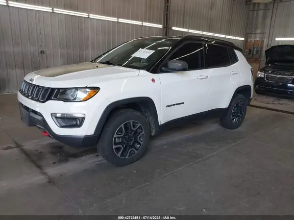 3C4NJDDB1KT683130 2019 JEEP COMPASS - Image 2