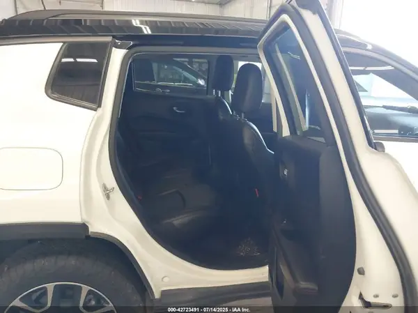 3C4NJDDB1KT683130 2019 JEEP COMPASS - Image 8