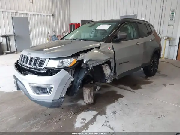 3C4NJDDB1KT686058 2019 JEEP COMPASS - Image 2