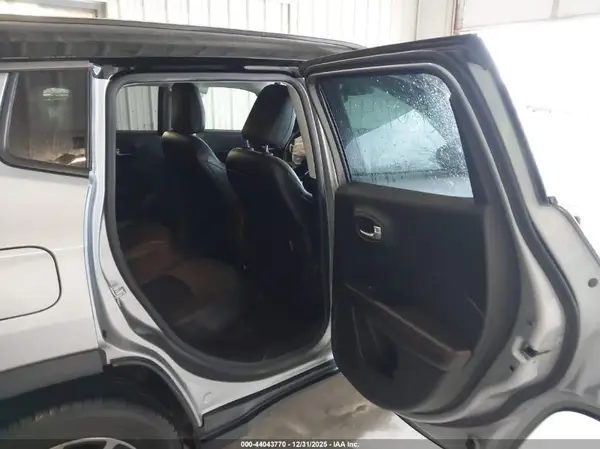 3C4NJDDB1KT686058 2019 JEEP COMPASS - Image 8
