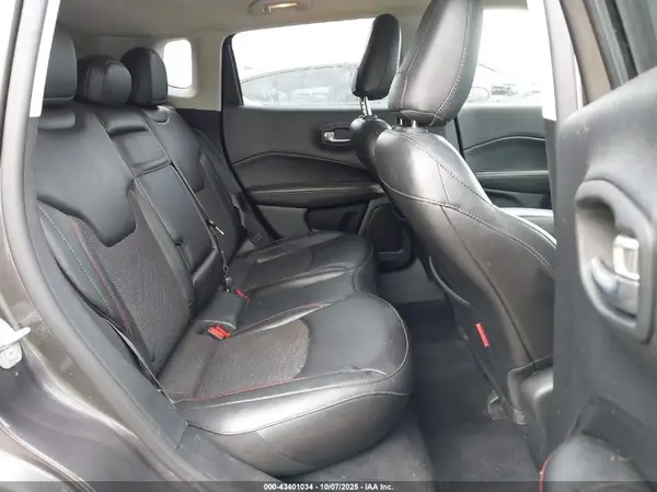 3C4NJDDB1KT688201 2019 JEEP COMPASS - Image 8