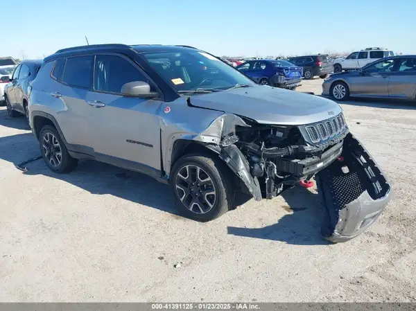 3C4NJDDB1KT722279 2019 JEEP COMPASS - Image 1