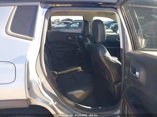 3C4NJDDB1KT722279 2019 JEEP COMPASS - Image 8