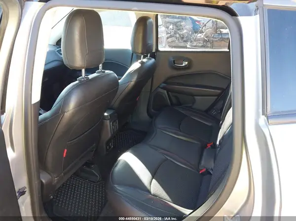 3C4NJDDB1KT744833 2019 JEEP COMPASS - Image 8