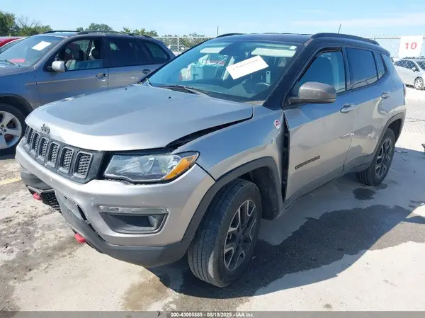 3C4NJDDB1KT752561 2019 JEEP COMPASS - Image 2
