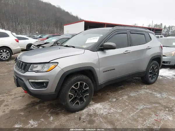 3C4NJDDB1KT759770 2019 JEEP COMPASS - Image 2