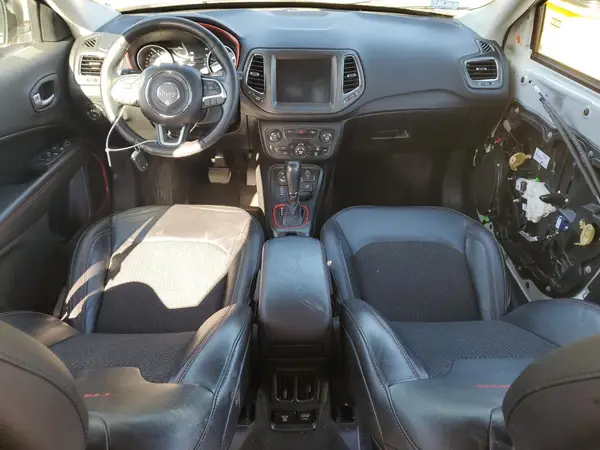 3C4NJDDB1KT775984 2019 JEEP COMPASS - Image 8