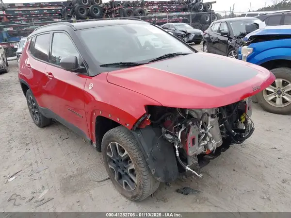 3C4NJDDB1KT780585 2019 JEEP COMPASS - Image 1