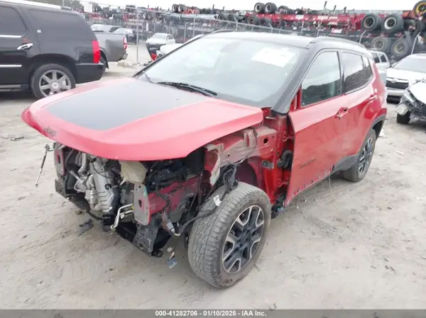 3C4NJDDB1KT780585 2019 JEEP COMPASS - Image 2