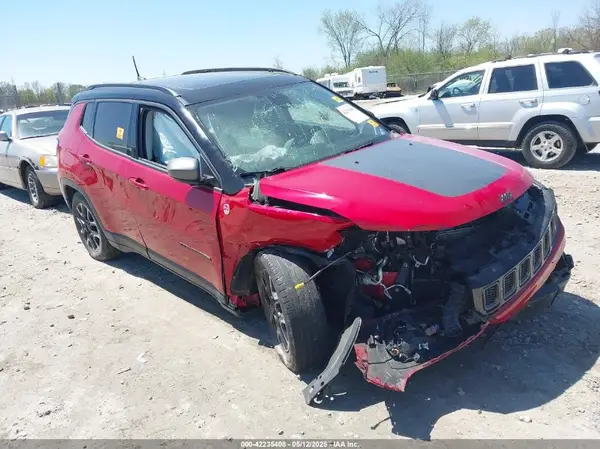 3C4NJDDB1KT796771 2019 JEEP COMPASS - Image 1