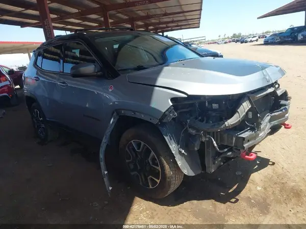 3C4NJDDB1KT812953 2019 JEEP COMPASS - Image 1