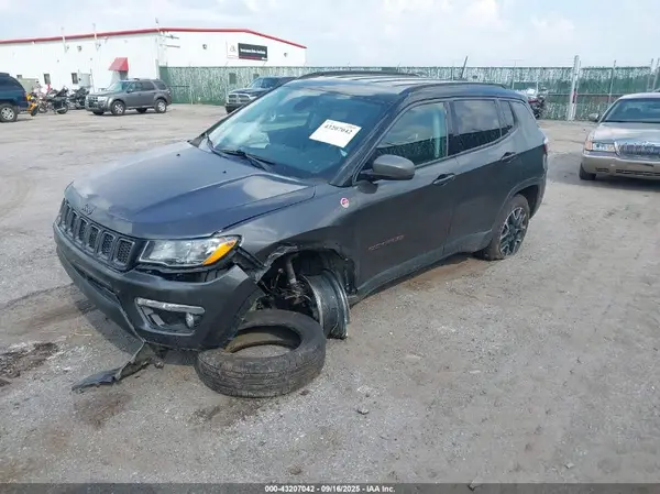 3C4NJDDB1LT111881 2020 JEEP COMPASS - Image 2