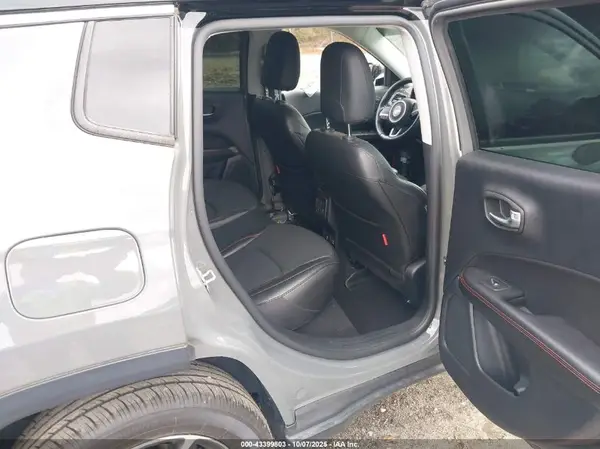 3C4NJDDB1MT538043 2021 JEEP COMPASS - Image 8