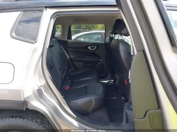 3C4NJDDB1NT189452 2022 JEEP COMPASS - Image 8