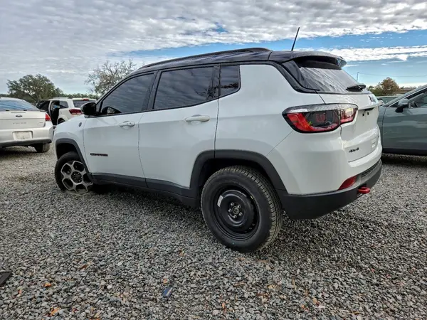 3C4NJDDB1NT233854 2022 JEEP COMPASS - Image 2