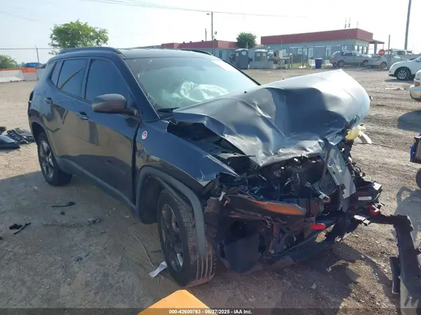 3C4NJDDB2HT630610 2017 JEEP COMPASS - Image 1