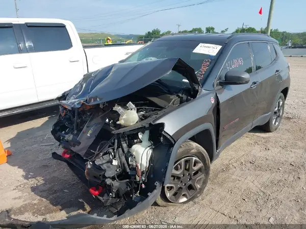 3C4NJDDB2HT630610 2017 JEEP COMPASS - Image 2