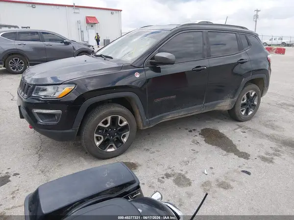 3C4NJDDB2JT128914 2018 JEEP COMPASS - Image 2