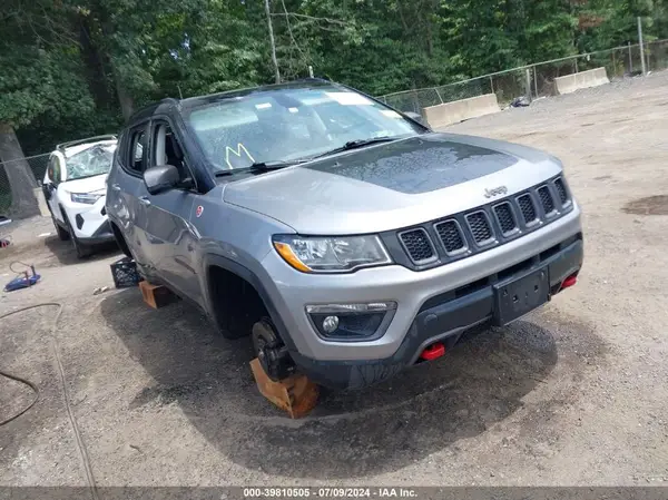 3C4NJDDB2JT130016 2018 JEEP COMPASS - Image 1