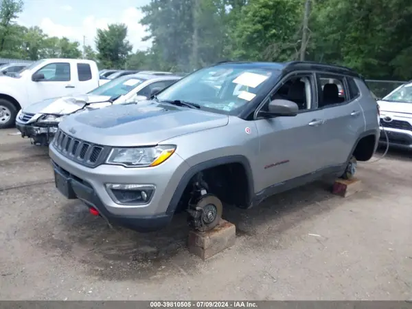 3C4NJDDB2JT130016 2018 JEEP COMPASS - Image 2