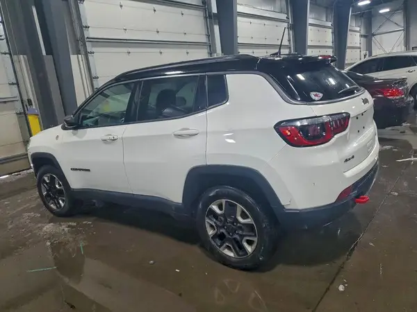 3C4NJDDB2JT210674 2018 JEEP COMPASS - Image 2