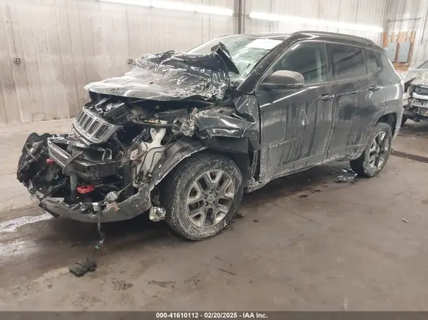 3C4NJDDB2JT211775 2018 JEEP COMPASS - Image 2
