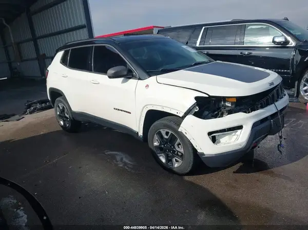 3C4NJDDB2JT234814 2018 JEEP COMPASS - Image 1